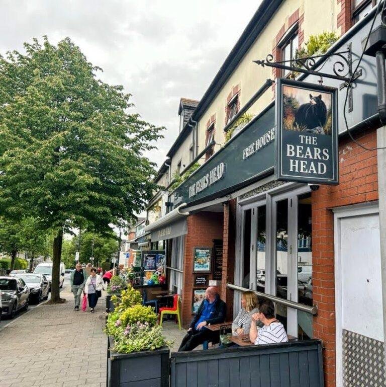 The Bears Head Penarth Town centre just a short distance from Penarth Pier