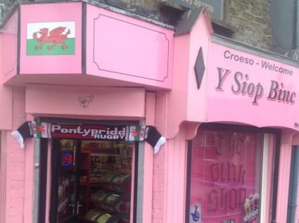 Pinc SweetShop Pontypridd Discover Pinc SweetShop at 28 Park Street, Treforest — South Wales’ oldest independent sweet shop. Explore nostalgic treats, modern coffee, local charm, and community spirit